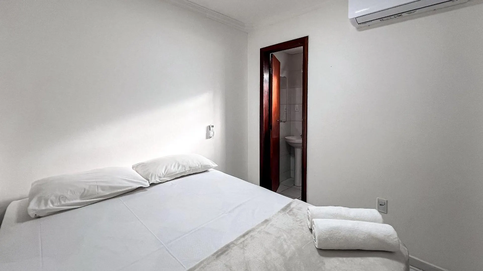 Nyaraló Casa Em Condominio Localizado A Aproximadamente 250M Da Praia De Taperapua E Da Arena Axe Moi, Com 3 Suites Todas Com Ar Condicionado, Piscinas Adulto E Infantil, Sauna, Portaria 24Hrs E Internet Privativa 300Mbps. Porto Seguro