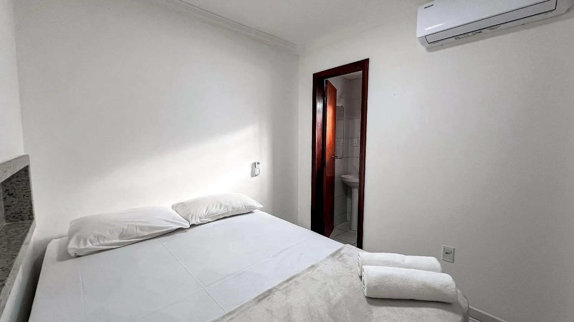 Casa Em Condominio Localizado A Aproximadamente 250M Da Praia De Taperapua E Da Arena Axe Moi, Com 3 Suites Todas Com Ar Condicionado, Piscinas Adulto E Infantil, Sauna, Portaria 24Hrs E Internet Privativa 300Mbps. Porto Seguro Nyaraló