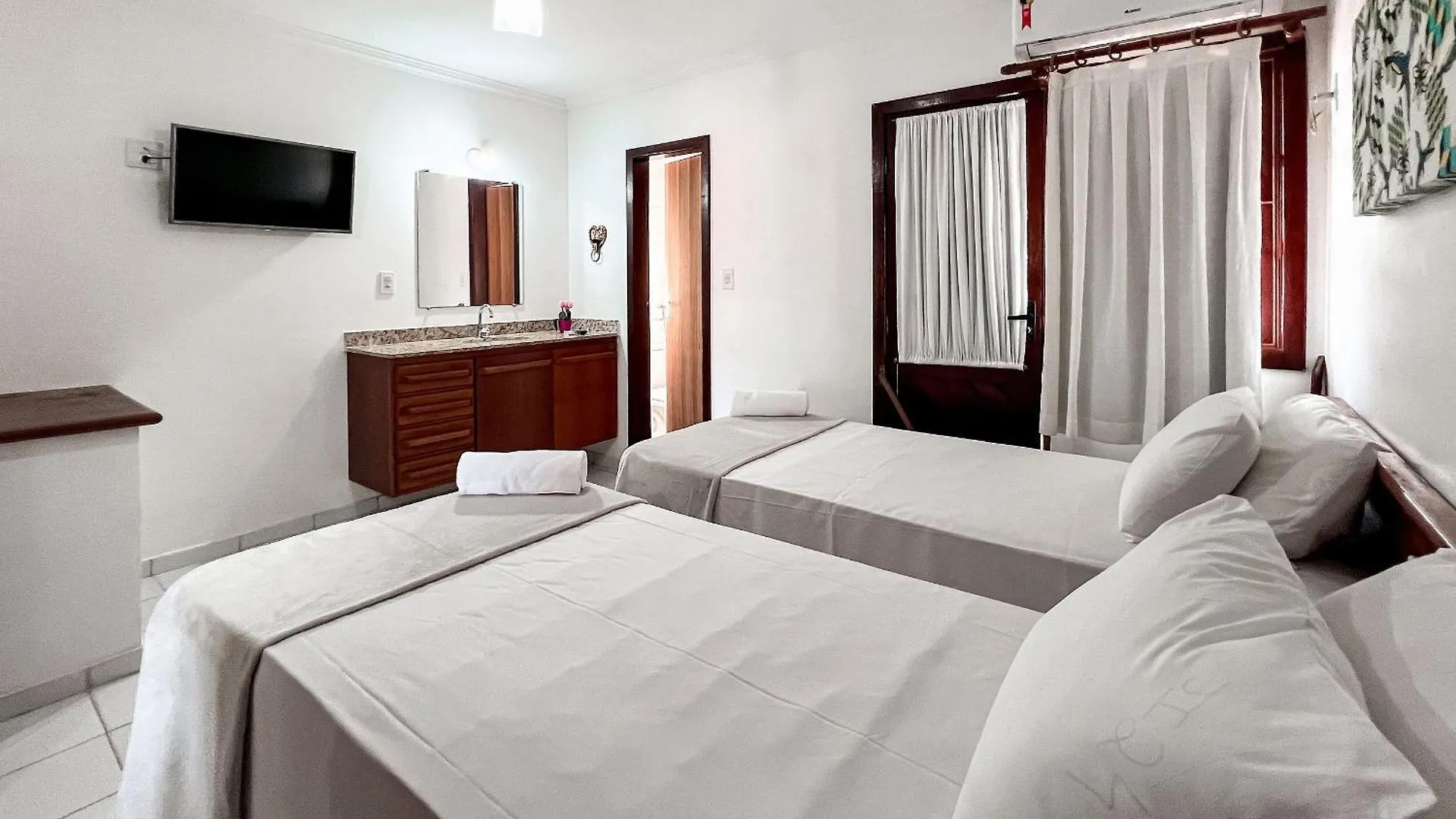 Casa Em Condominio Localizado A Aproximadamente 250M Da Praia De Taperapua E Da Arena Axe Moi, Com 3 Suites Todas Com Ar Condicionado, Piscinas Adulto E Infantil, Sauna, Portaria 24Hrs E Internet Privativa 300Mbps. Porto Seguro