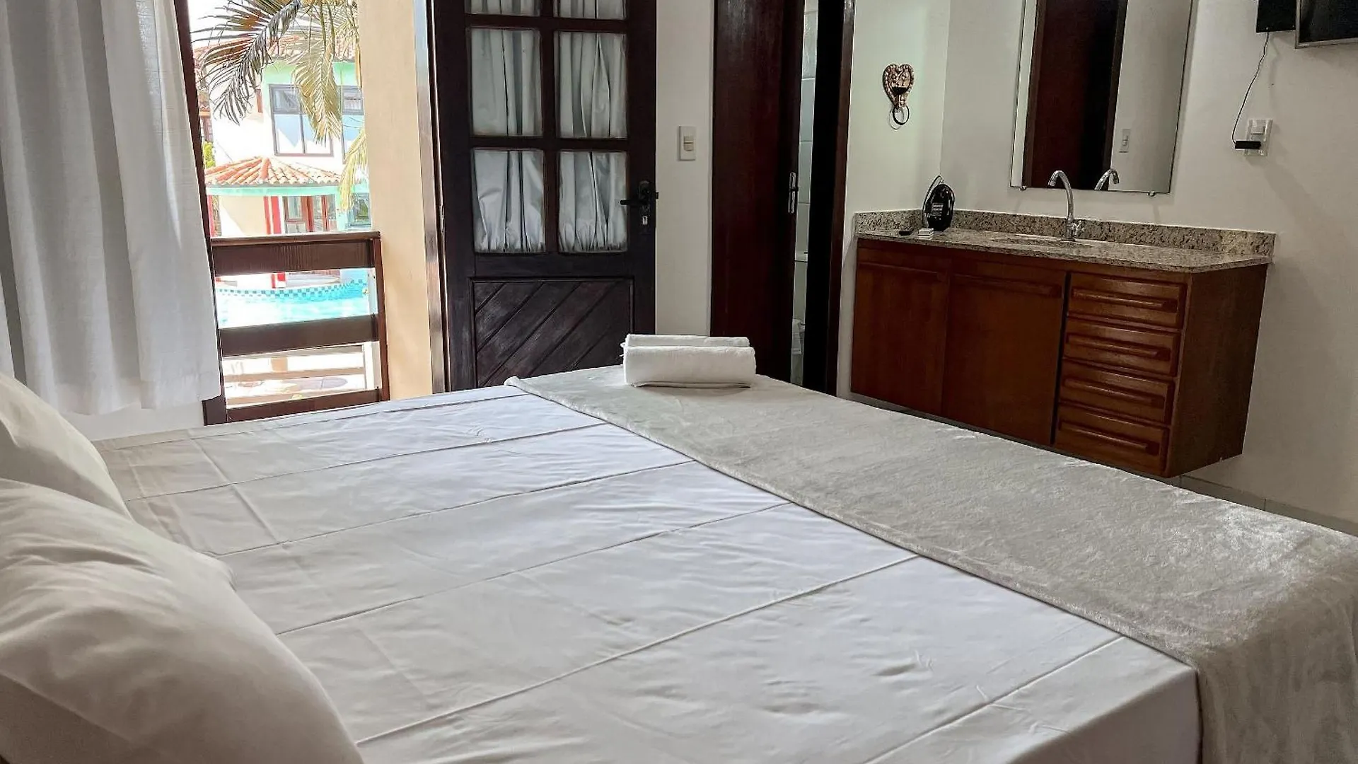 Casa Em Condominio Localizado A Aproximadamente 250M Da Praia De Taperapua E Da Arena Axe Moi, Com 3 Suites Todas Com Ar Condicionado, Piscinas Adulto E Infantil, Sauna, Portaria 24Hrs E Internet Privativa 300Mbps. Porto Seguro Nyaraló